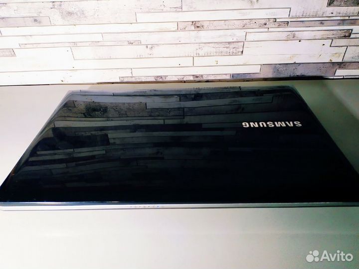 Samsung NP-300E5V - Celeron 3 Gen \ 4 Озу \ 320HDD