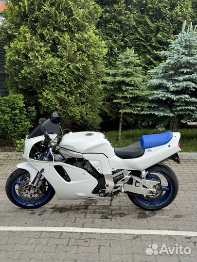 Suzuki GSX750R 1995