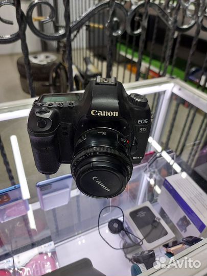 Зеркальный фотоаппарат Canon EOS 5D