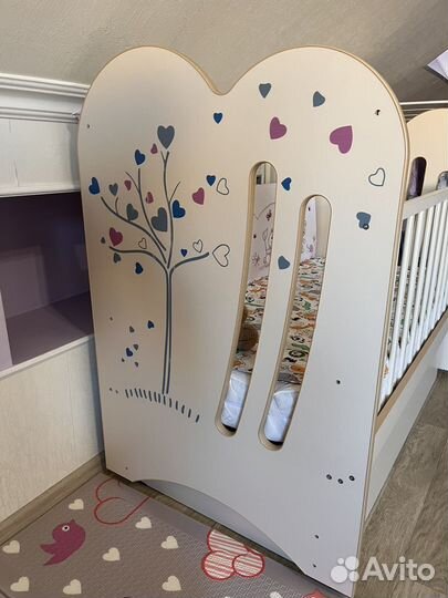 Кровать детская с маятником