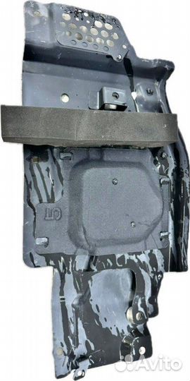 Защита двигателя правая Toyota Land Cruiser 200