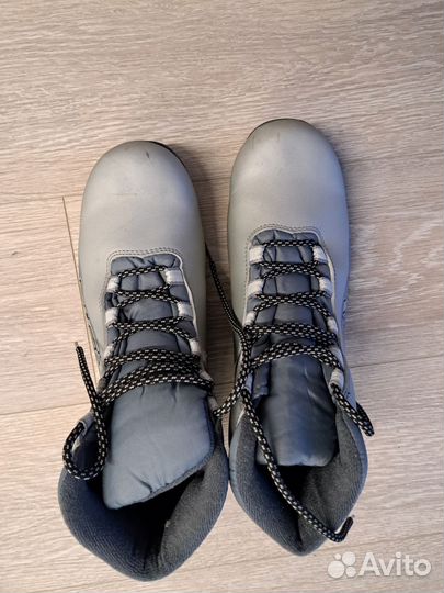 Продам лыжные ботинки