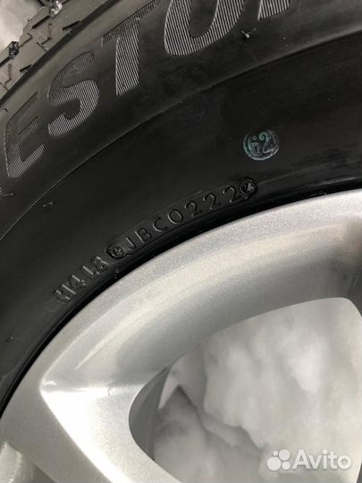 Bridgestone Blizzak Spike-02 SUV 235/65 R17