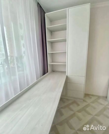 Письменный стол со шкафом