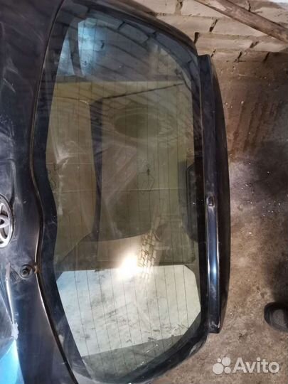 Стекло задней двери