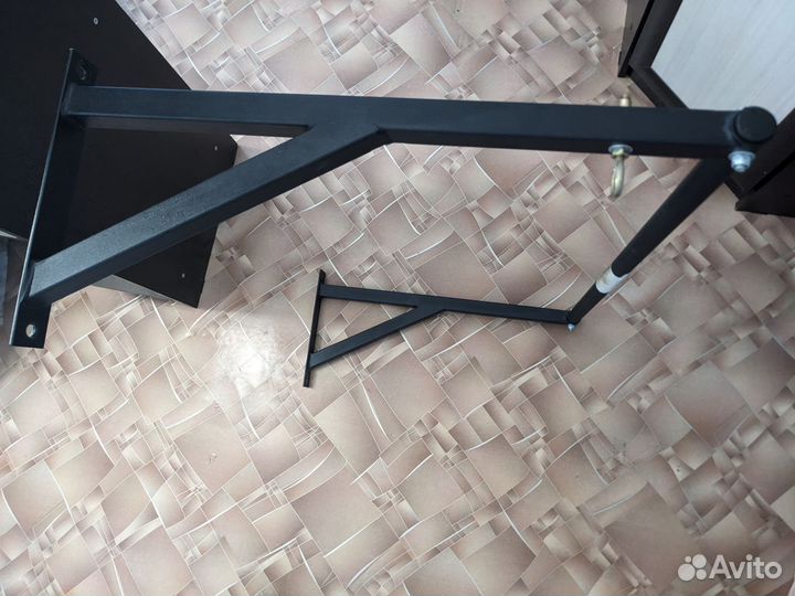 Турник настенный