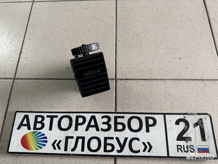 Дефлектор воздушный центральный левый Caravelle T5