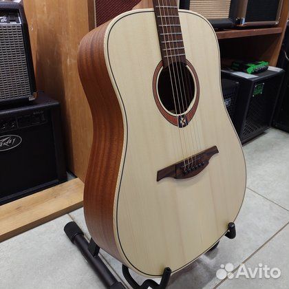 Акустическая гитара