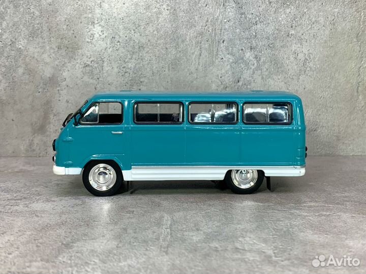 Масштабная модель авто раф-977 дм «Латвия» 1:43