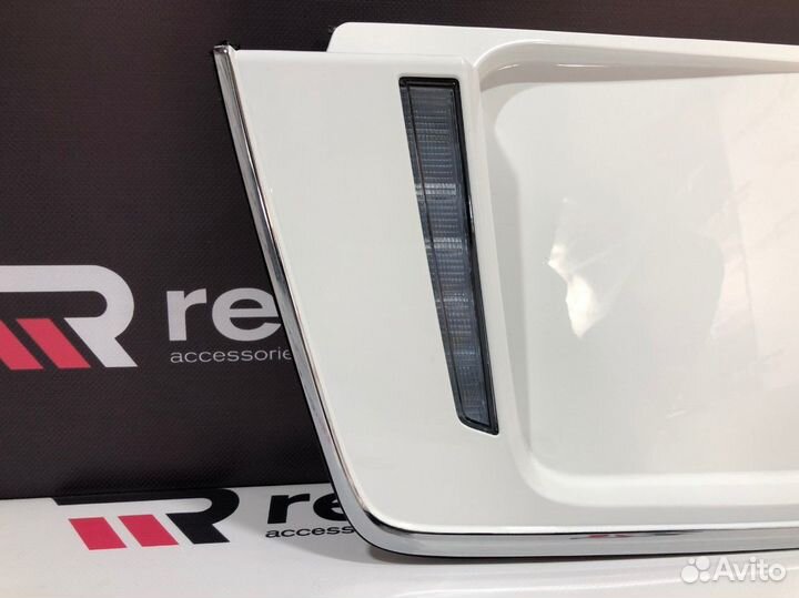 Накладка под номер на 5-ю дверь Lexus LX570 H249