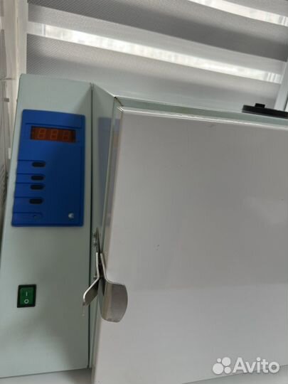 Стерилизатор (сухожаровой шкаф )