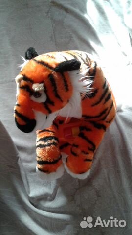 Тигры и обезьянка