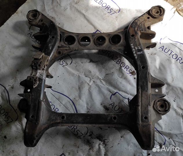 Передний подрамник Фольксваген Туарег 3.2