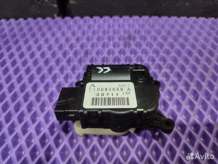 Сервопривод печки Nissan Leaf AZE0-061302 EM57