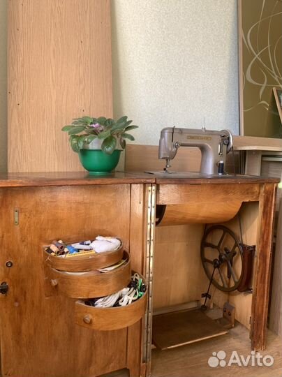 Швейная машина 