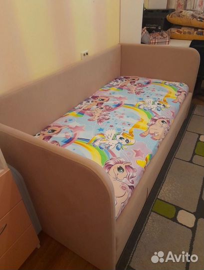 Кровать мягкая с выдвижным местом / ящиком