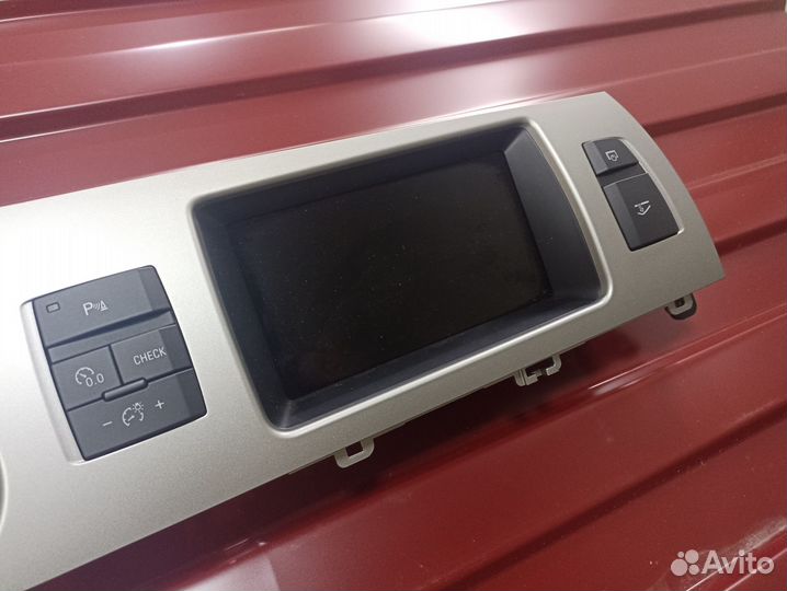 Панель с монитором Audi Q7