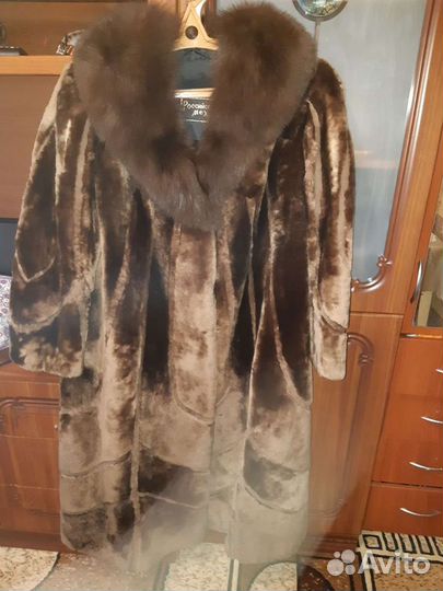 Шуба мутоновая с чернобуркой
