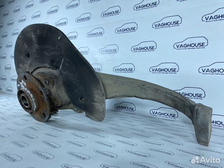 Кулак поворотный передний левый Audi A5 8T 1.8