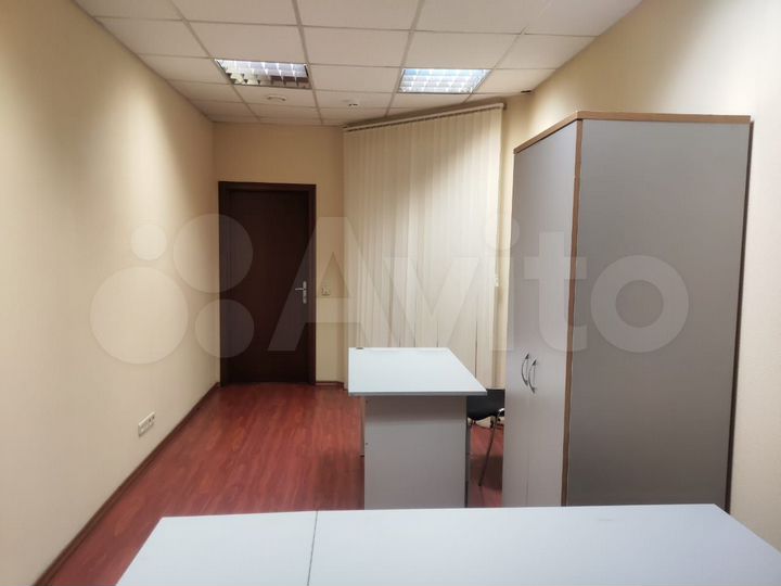 Офисный блок рядом с метро, 67 м²