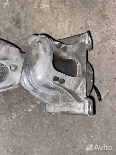 Подушка двигателя Audi a4 b8 1.8