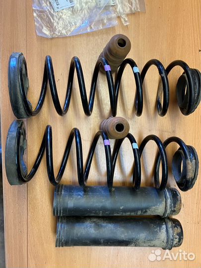Задние пружины, отбойники пыльники