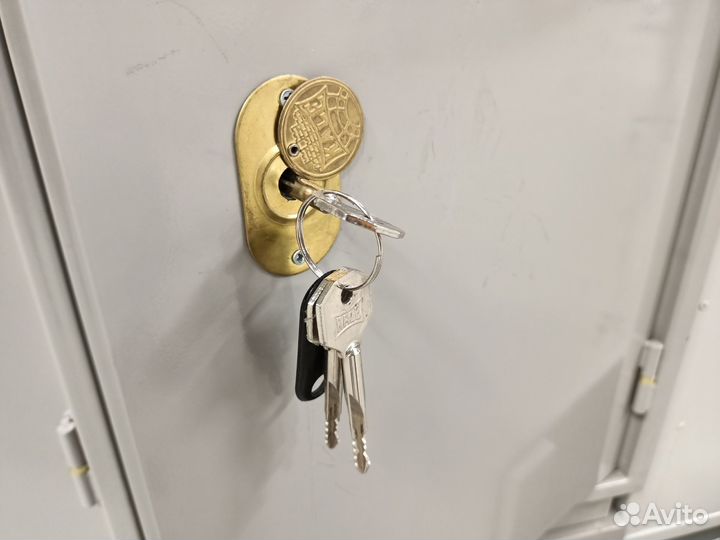 Шкафы меаллические Б.У. Этот товар в Екатеинб