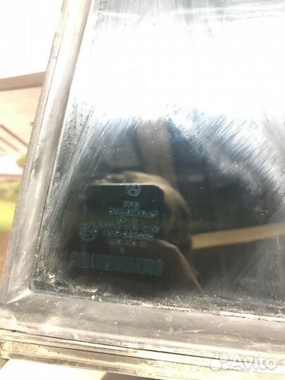 Форточка двери левая Mercedes C-Class W203