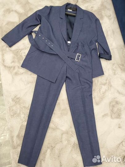 Брючный костюм