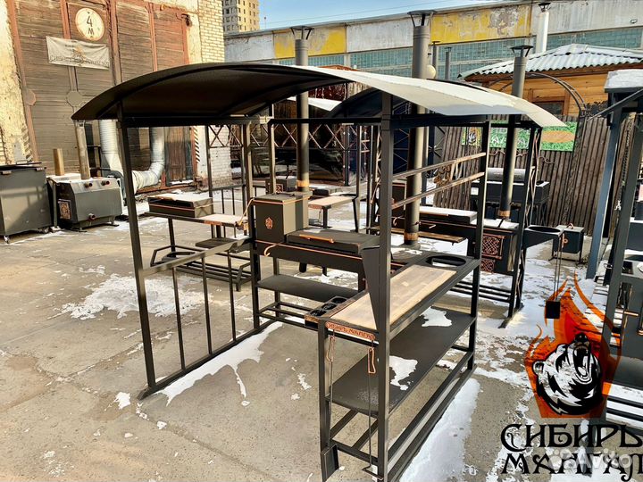 Мангал «Ермак» с разделочным столом, под крышей