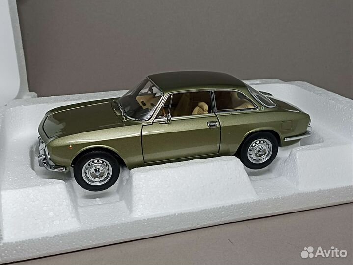 Alfa Romeo 2000 GTV 1973 1:18 Norev