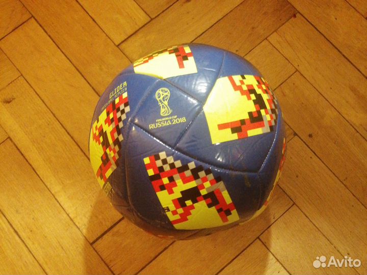 Футбольный мяч adidas telstar