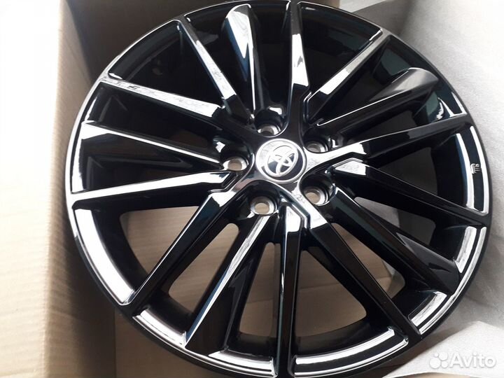 Новые R18 Camry 2023