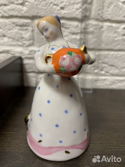 Фарфоровая статуэтка СССР повреждена