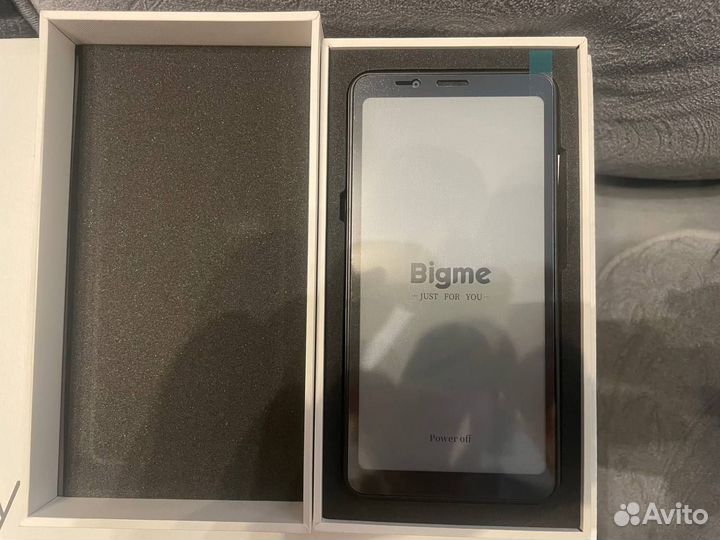 Смартфон с цветным e-ink экраном Bigme Smartphone