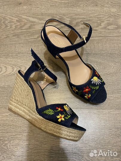 Босоножки разных размеров