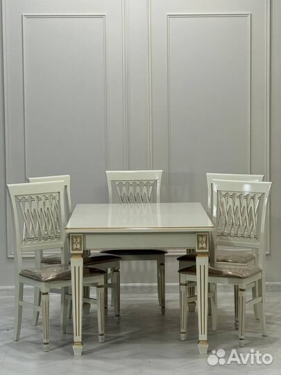 Стол и стулья