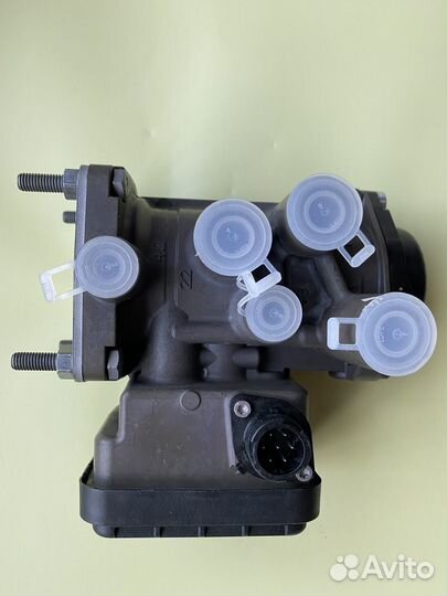 Кран управления тормозами прицепа