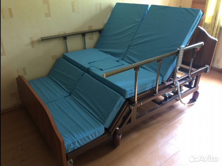 Медицинская кровать с пультом управления 77000