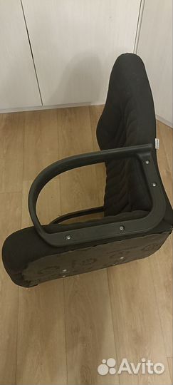 Офисное кресло