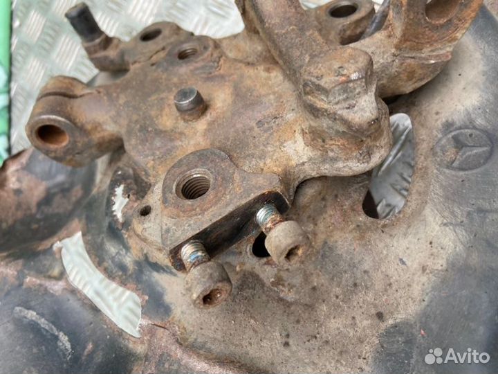 Поворотный кулак передний левый Mercedes-Benz W124