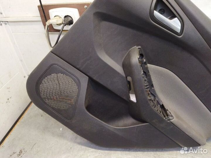 Обшивка двери задняя правая Ford Focus 3 хэтчбек