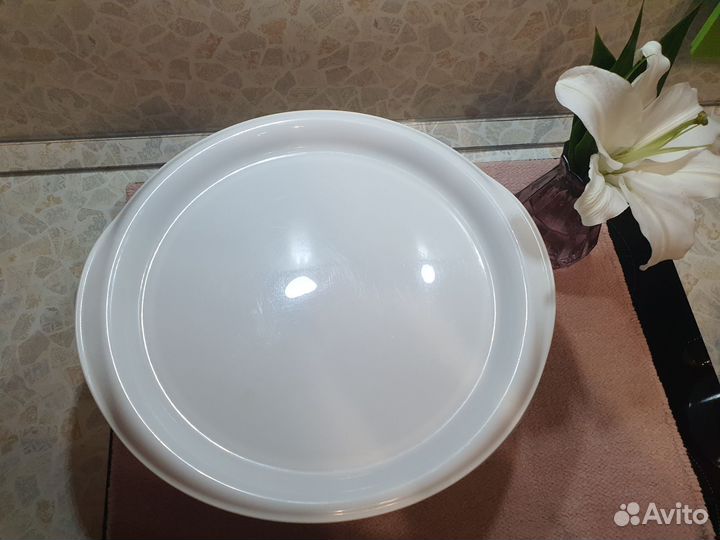 Тазик (миска) пластиковый с крышкой