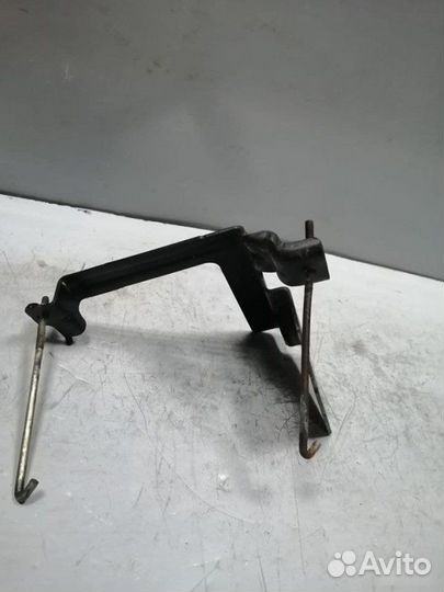 Крепление аккумулятора Renault Kaptur 1 1.6-L