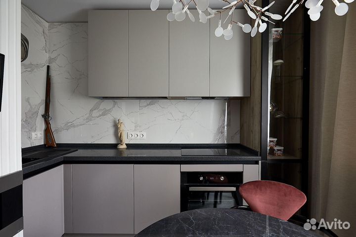 Угловая кухня под потолок на заказ