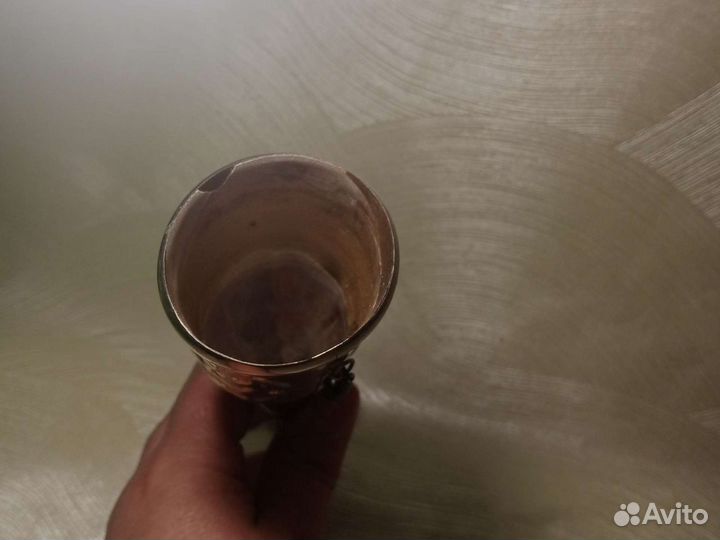 Рог сувенирный натуральный с латунным орнаментом