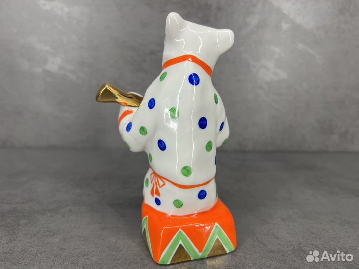 Фарфоровые статуэтка 