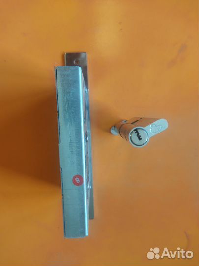 Ригельный замок + личинка
