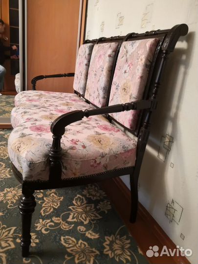 Диванчик антикварный