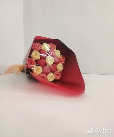 Шоколадные Розы и Сердца - 19 шт в Букете